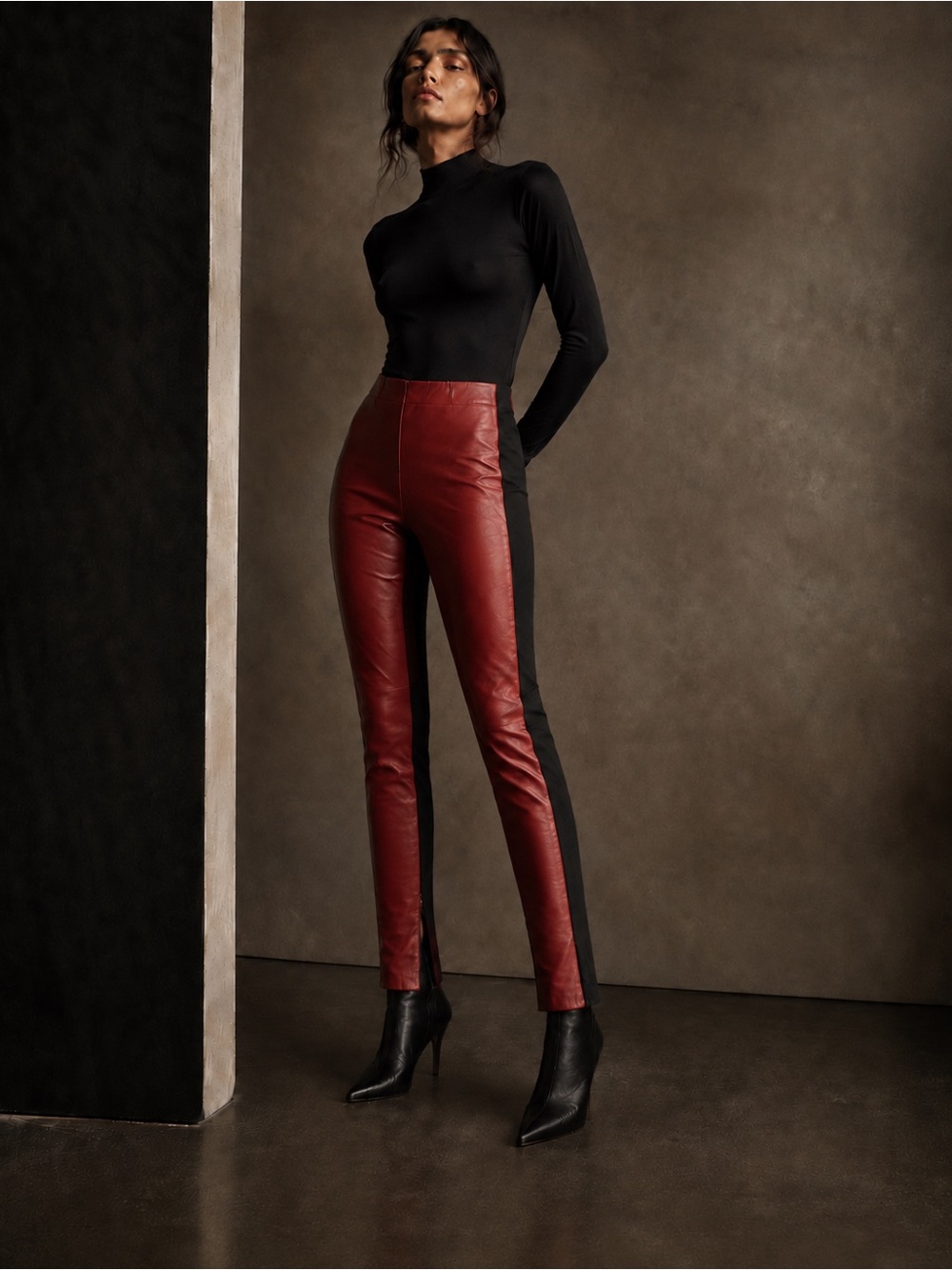 Danier High-Rise-Italian Leather Skinny Pants in Red and Black stretchy size 10